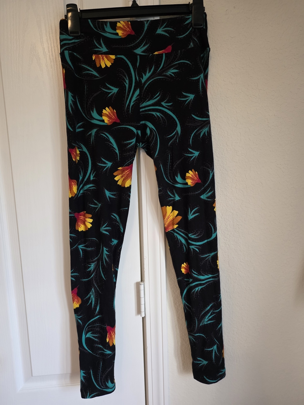 LADIES Black Floral Print Leggings - Comfortable Active Bottoms
